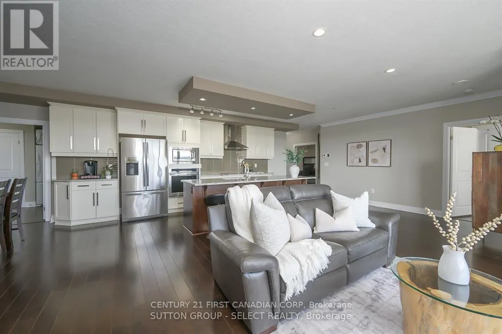 809 - 240 VILLAGEWALK BOULEVARD, #809