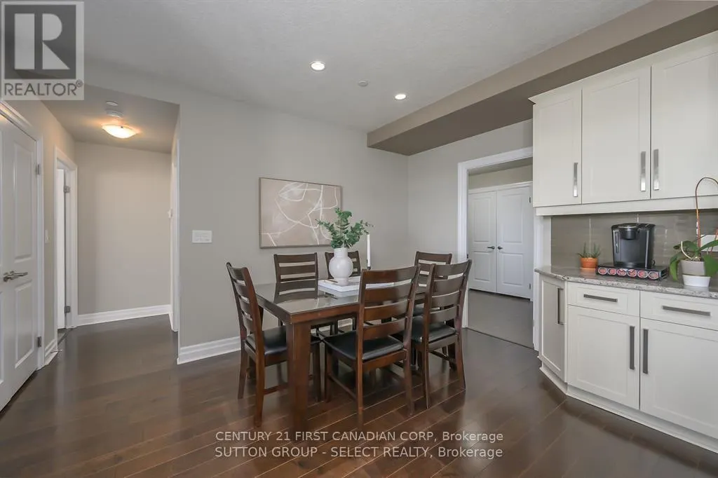 809 - 240 VILLAGEWALK BOULEVARD, #809