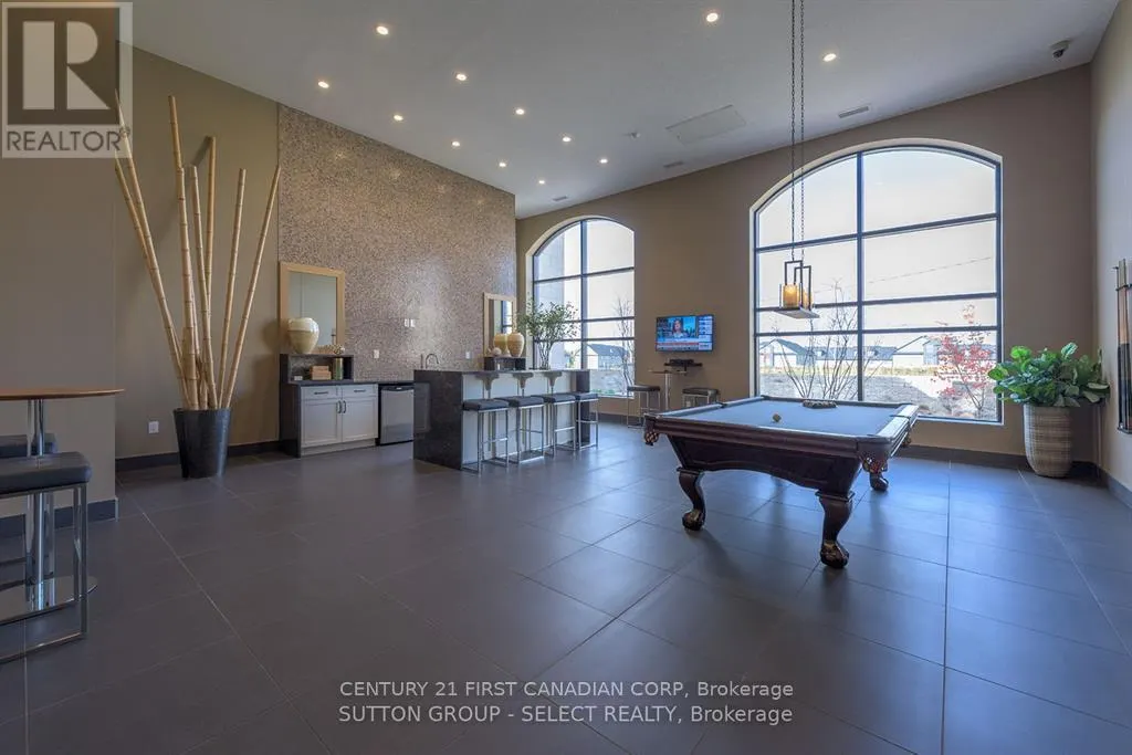 809 - 240 VILLAGEWALK BOULEVARD, #809
