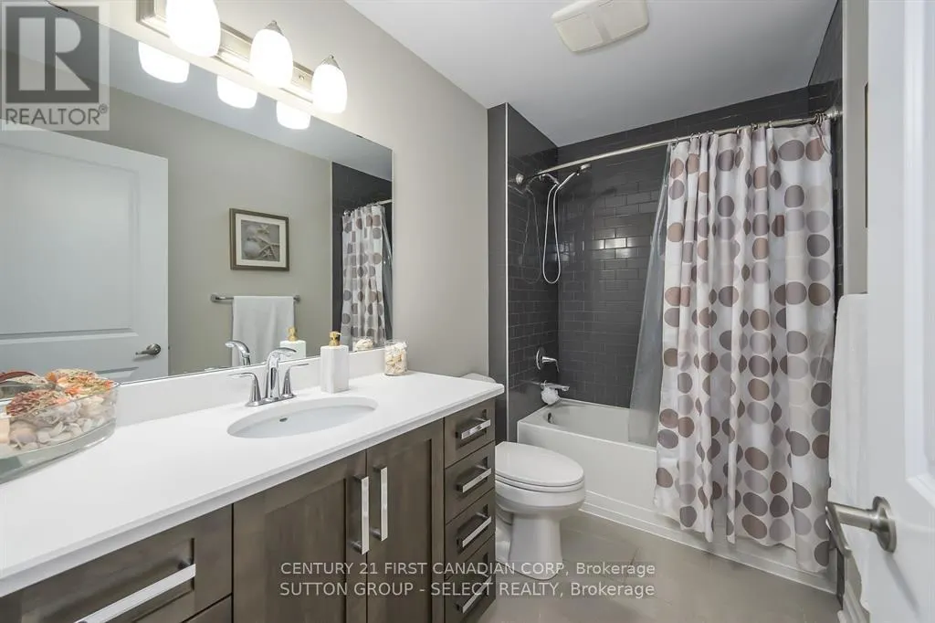 809 - 240 VILLAGEWALK BOULEVARD, #809