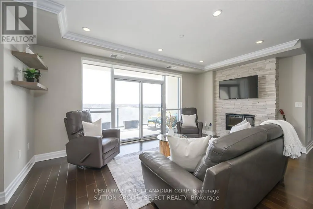 809 - 240 VILLAGEWALK BOULEVARD, #809