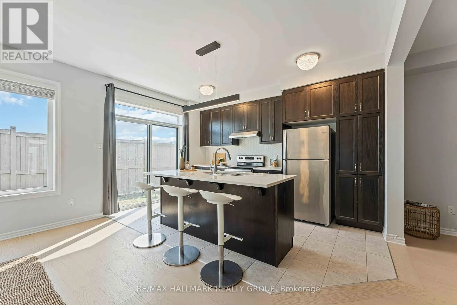 402 EDGEVALLEY COURT
