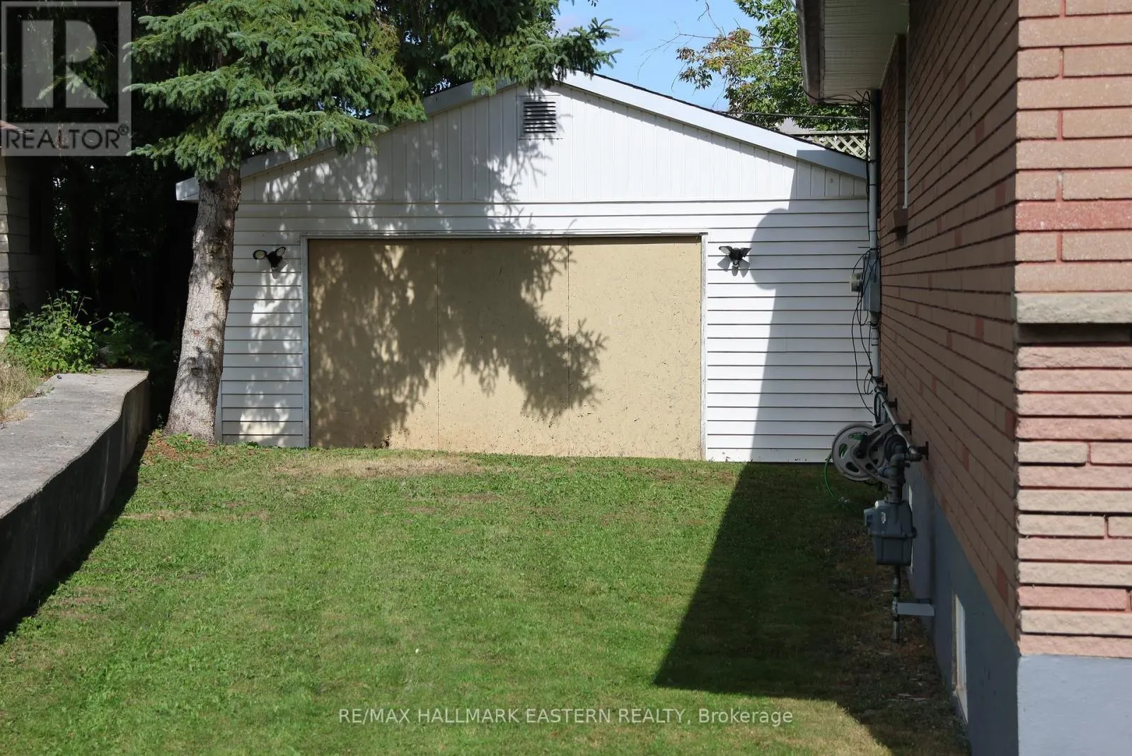 350 DOMINION CRESCENT