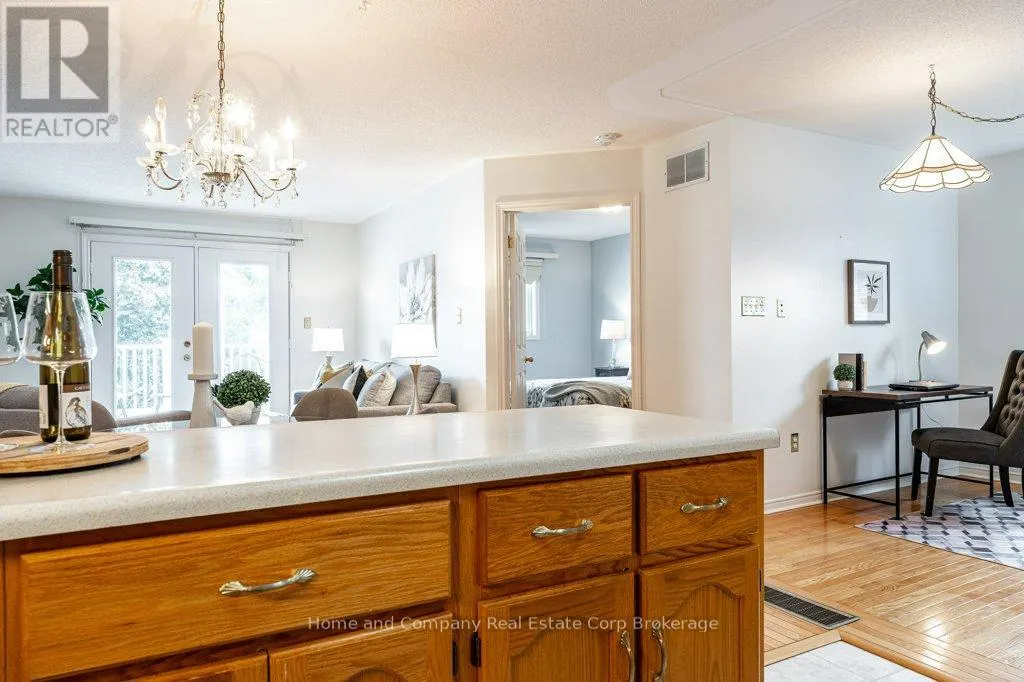 61 - 300 JOHN STREET S, #61