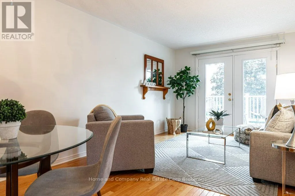61 - 300 JOHN STREET S, #61