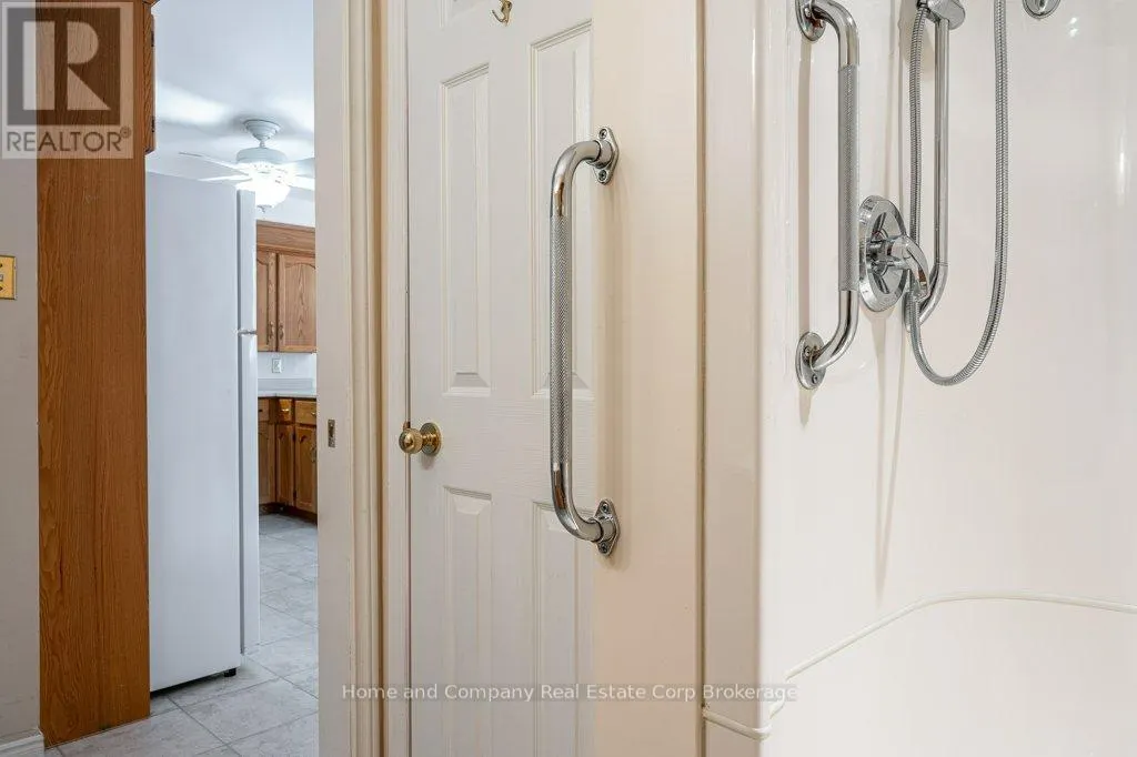 61 - 300 JOHN STREET S, #61