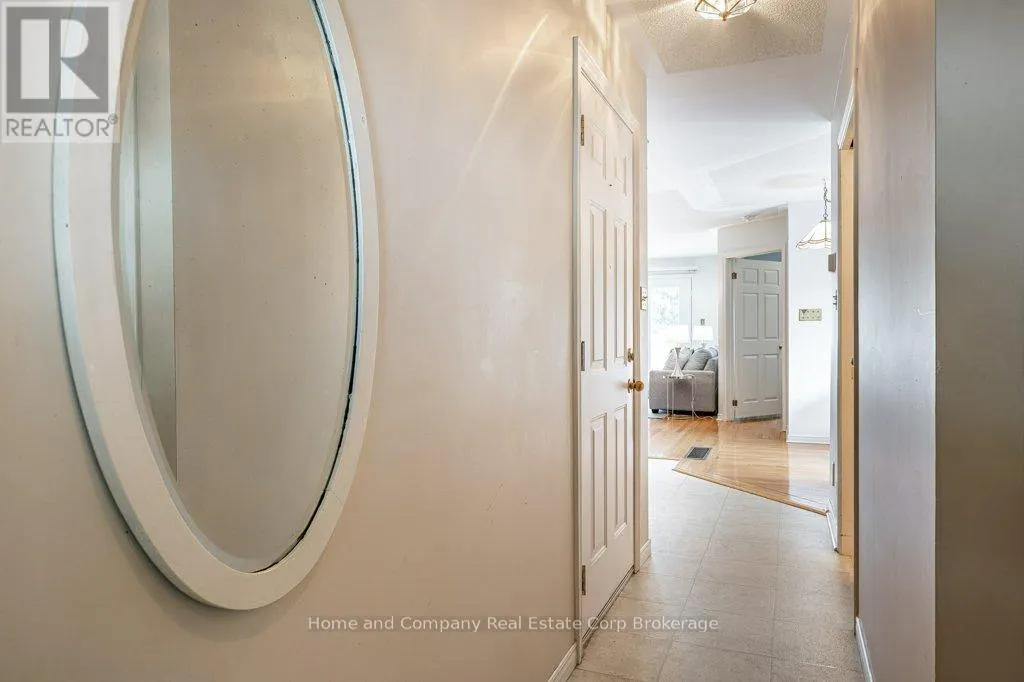 61 - 300 JOHN STREET S, #61