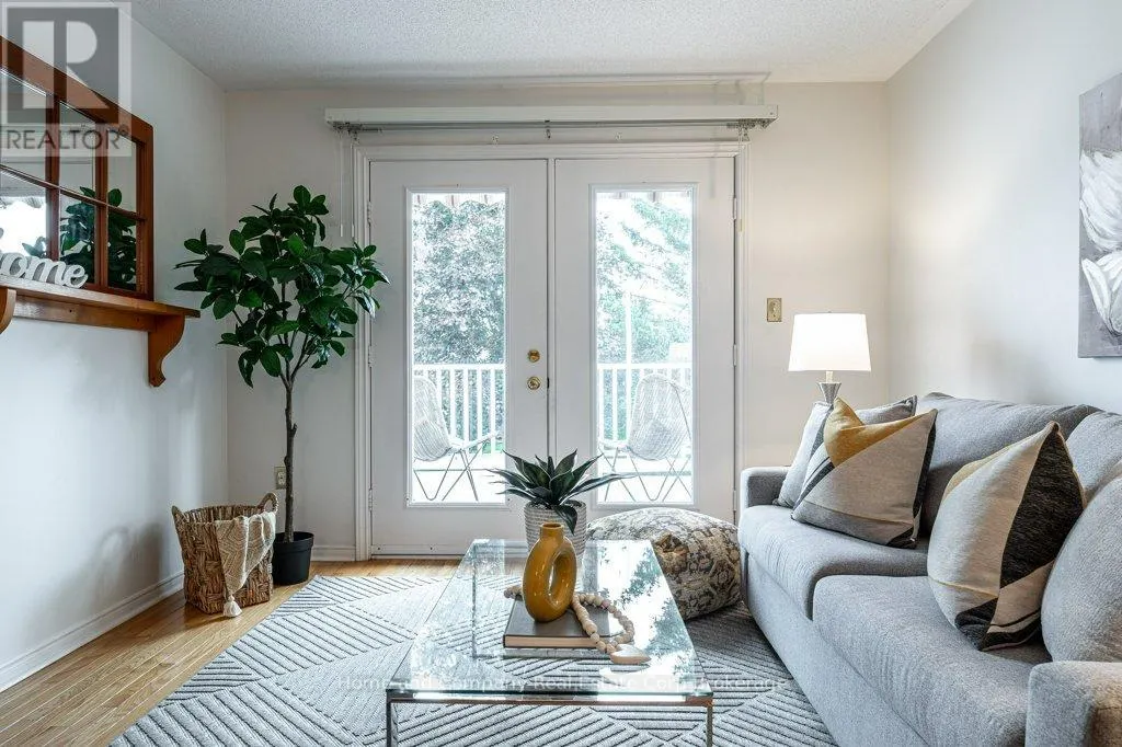 61 - 300 JOHN STREET S, #61