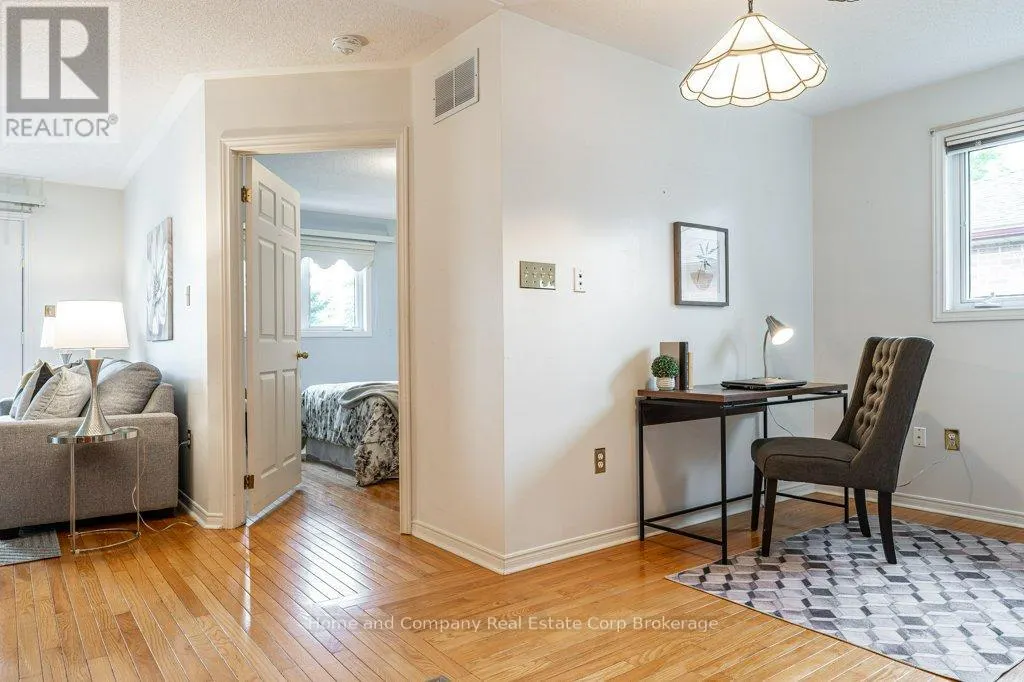 61 - 300 JOHN STREET S, #61
