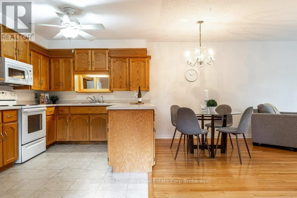 61 - 300 JOHN STREET S, #61