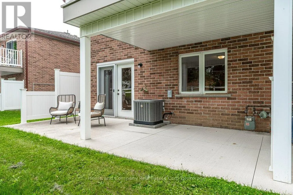 61 - 300 JOHN STREET S, #61
