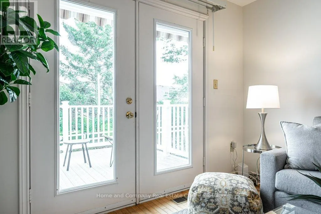 61 - 300 JOHN STREET S, #61