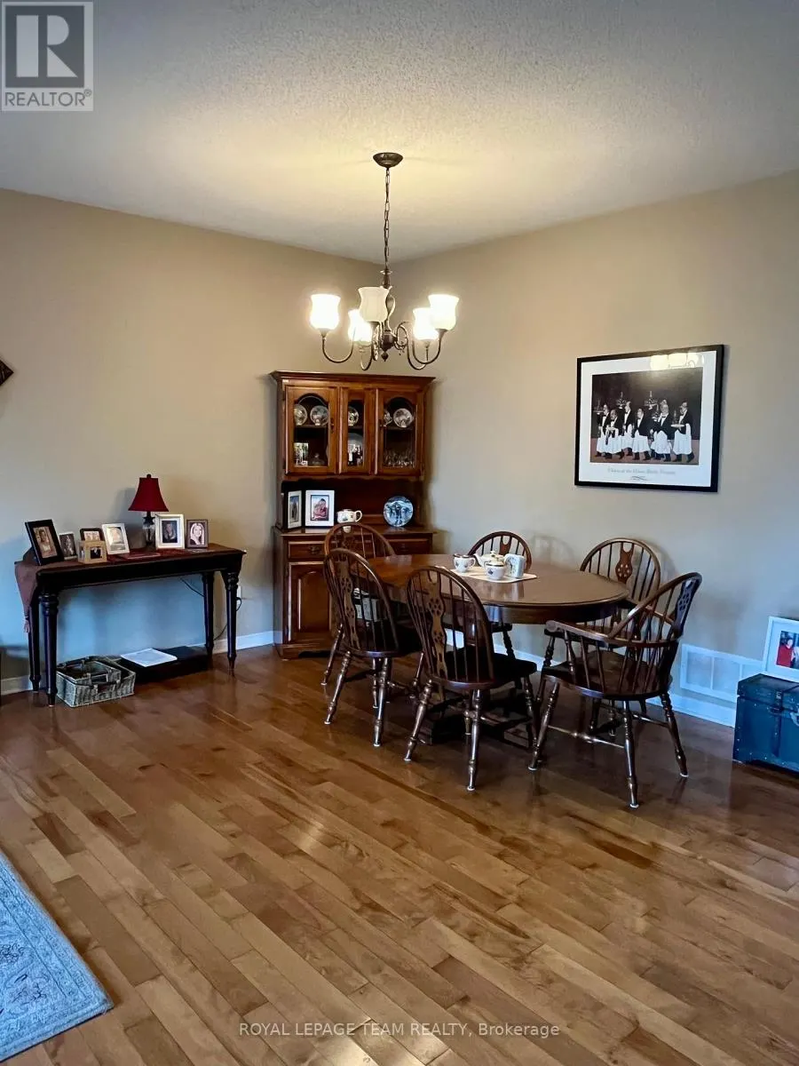 20 MOE ROBILLARD STREET