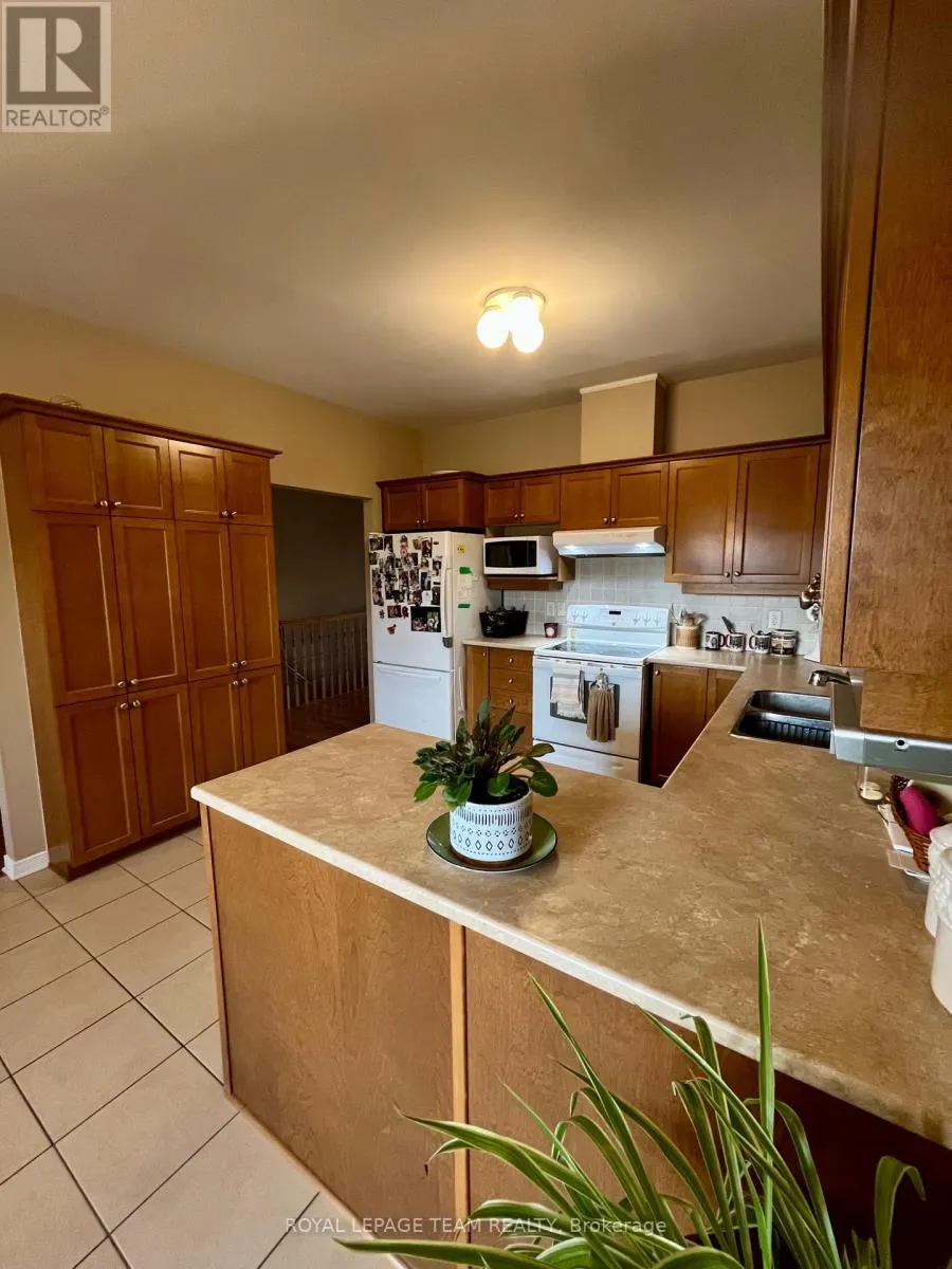 20 MOE ROBILLARD STREET