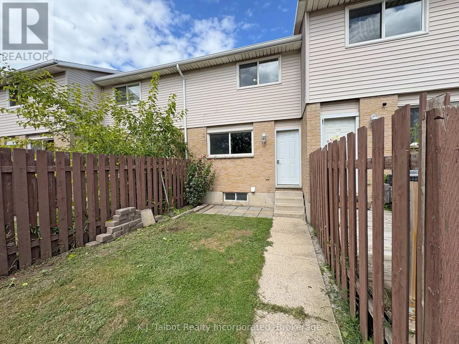 118 BENNETT STREET E