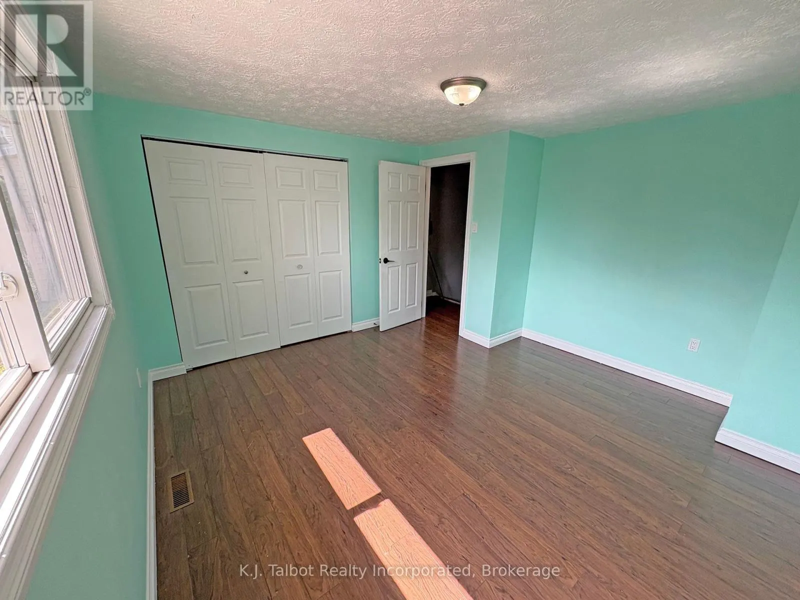 118 BENNETT STREET E