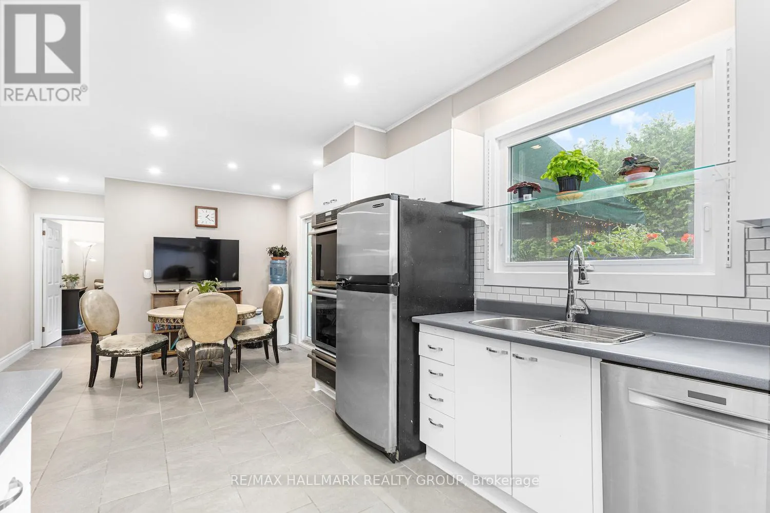 2435 GEORGINA DRIVE