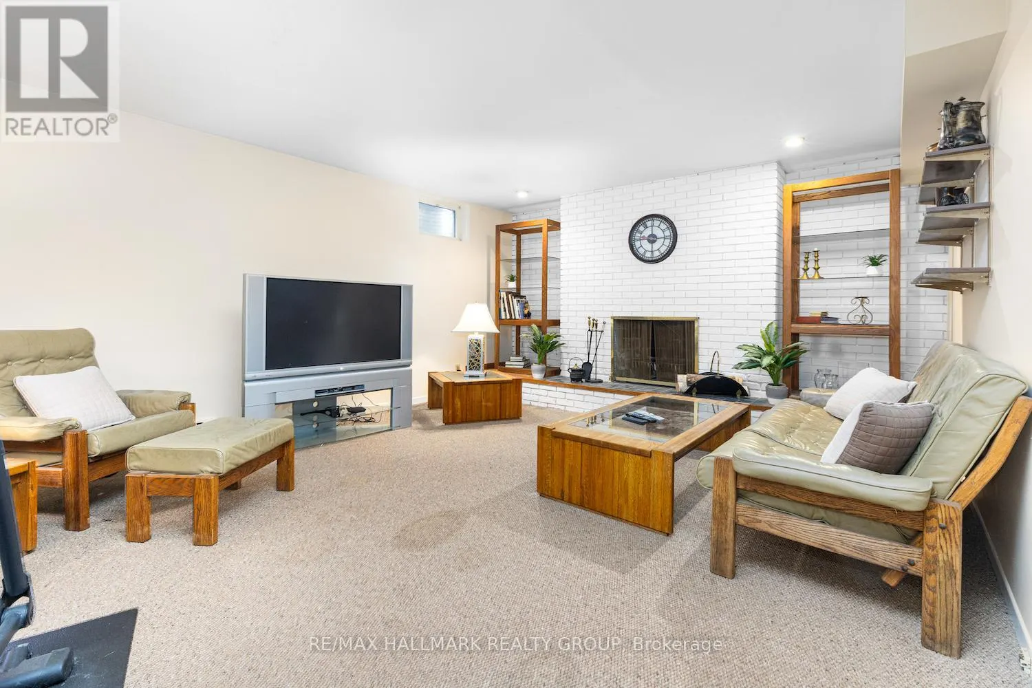 2435 GEORGINA DRIVE