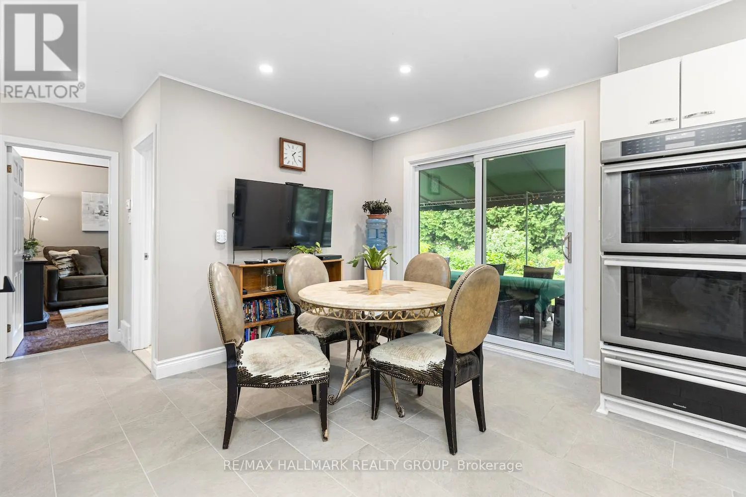 2435 GEORGINA DRIVE