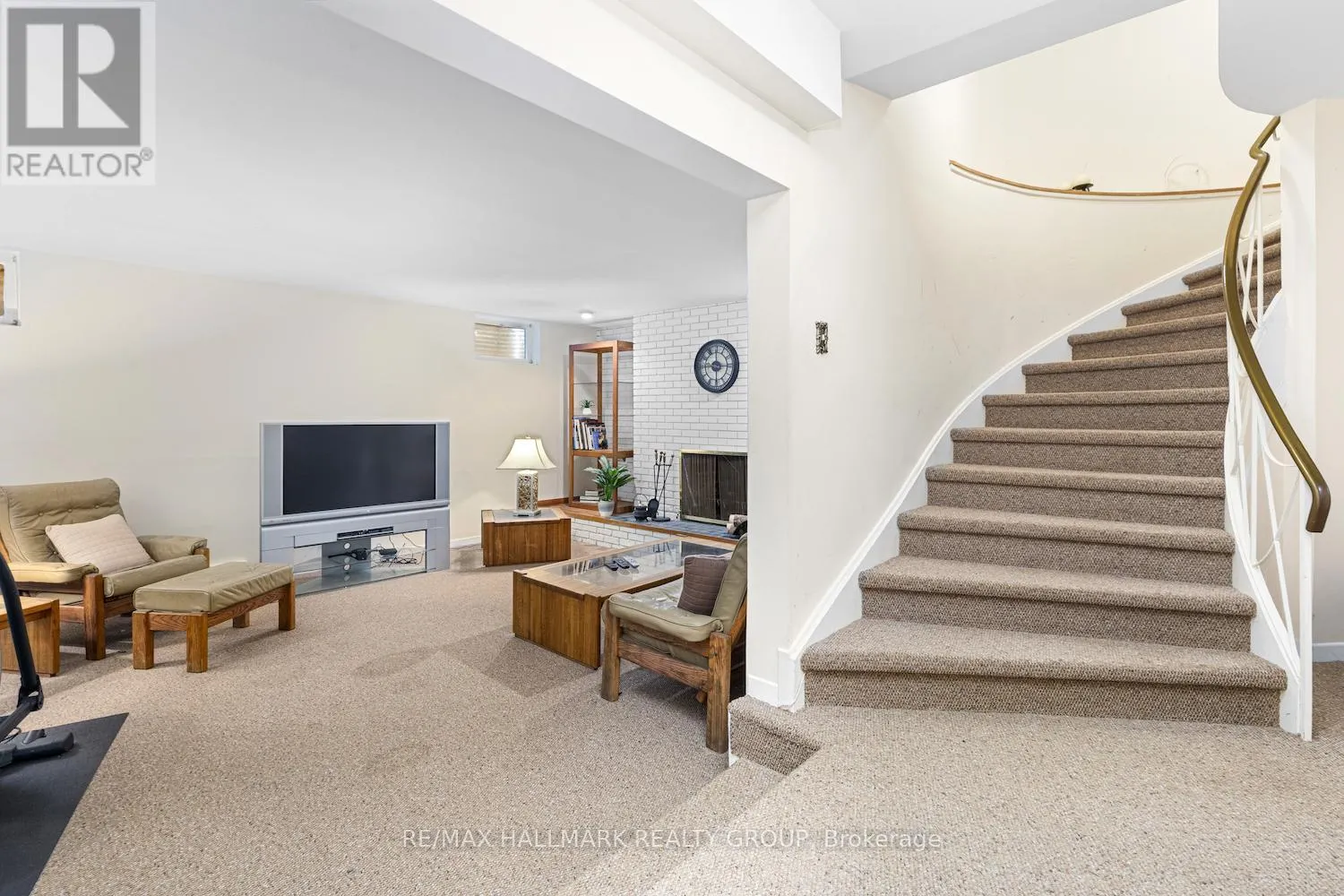 2435 GEORGINA DRIVE