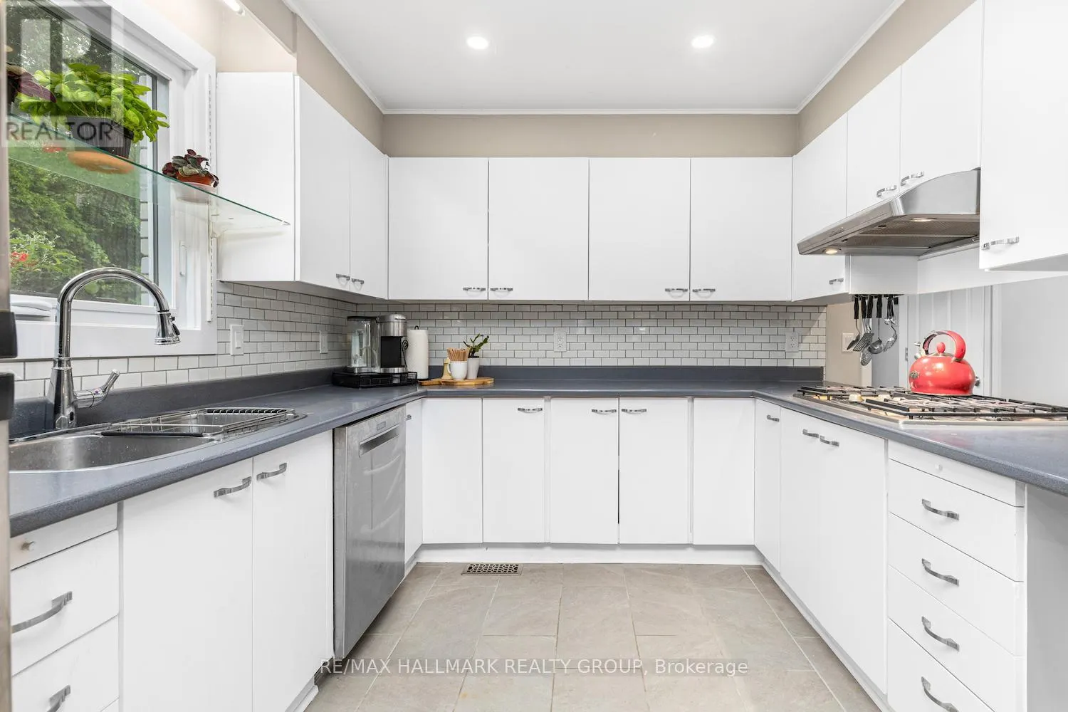 2435 GEORGINA DRIVE