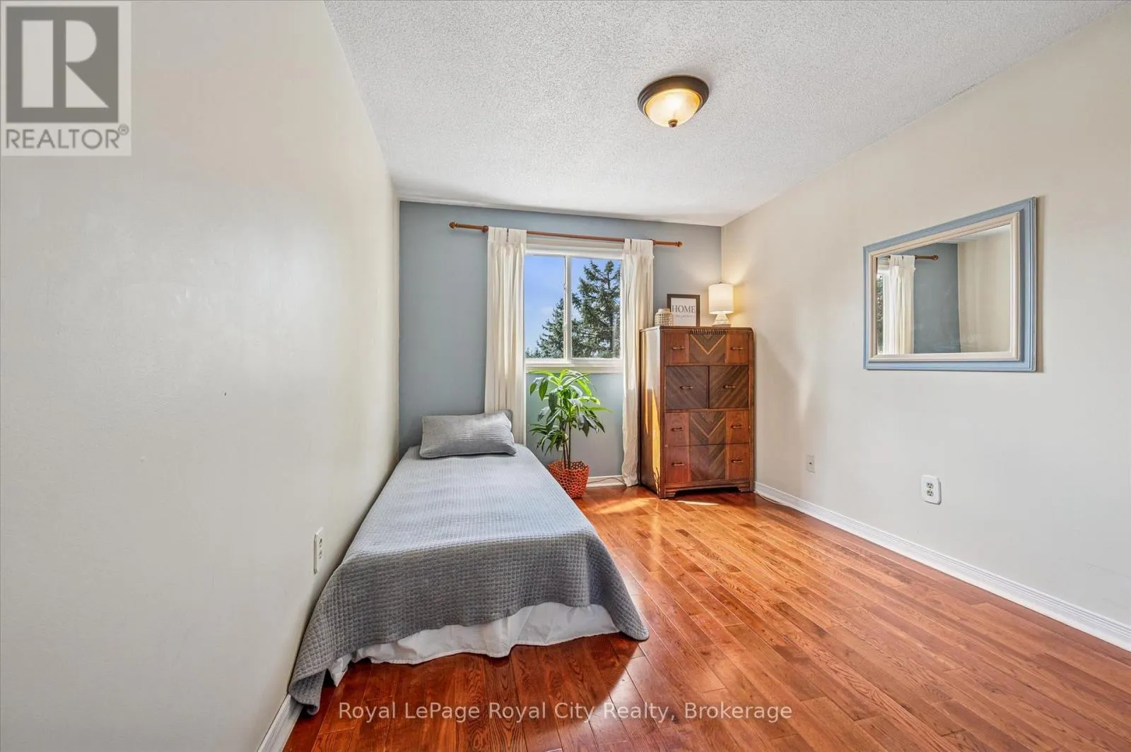 39 GREENWICH DRIVE