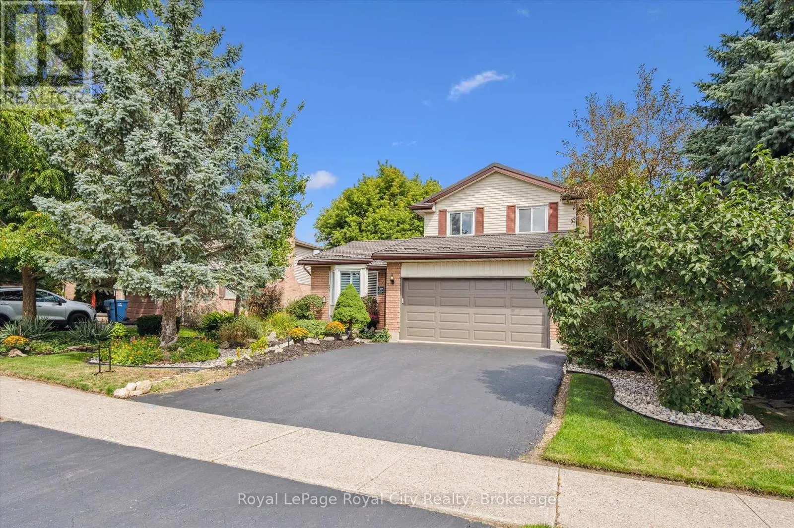 39 GREENWICH DRIVE