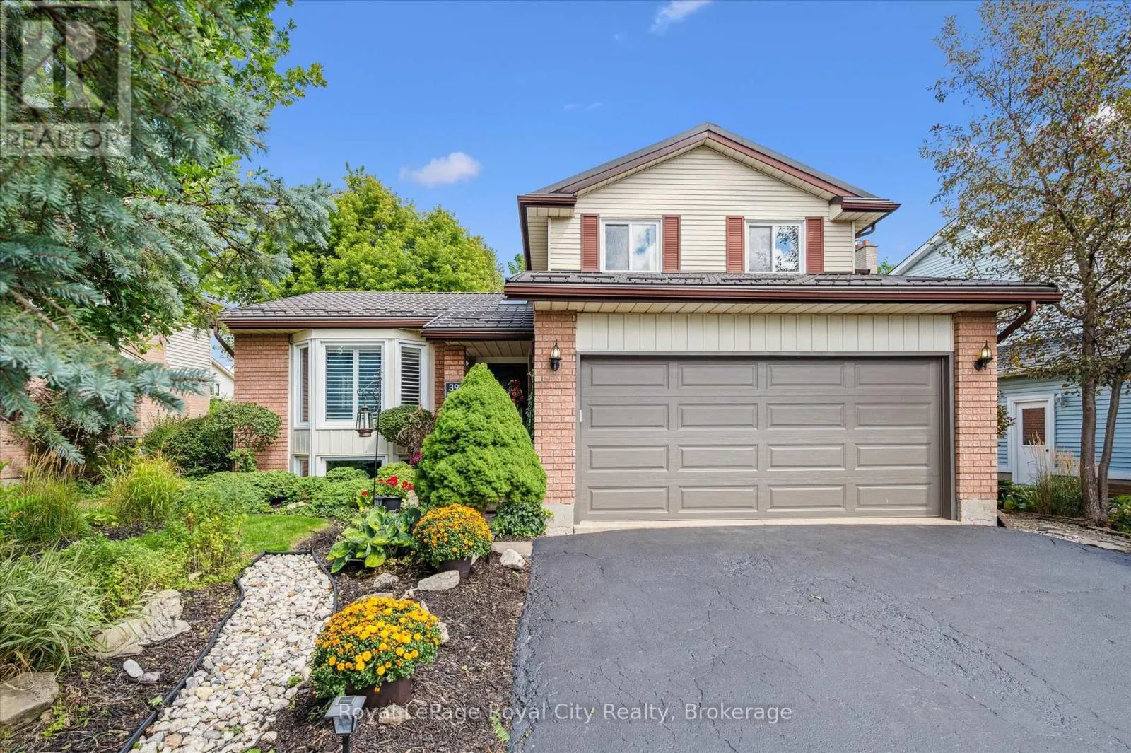 39 GREENWICH DRIVE