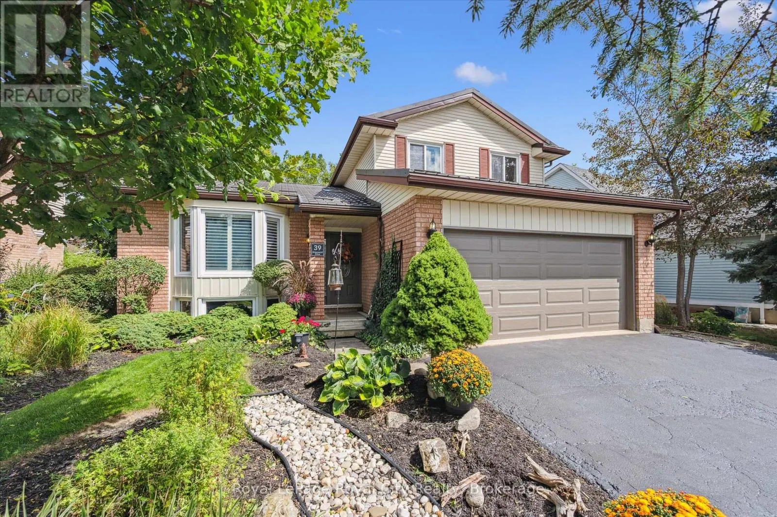 39 GREENWICH DRIVE