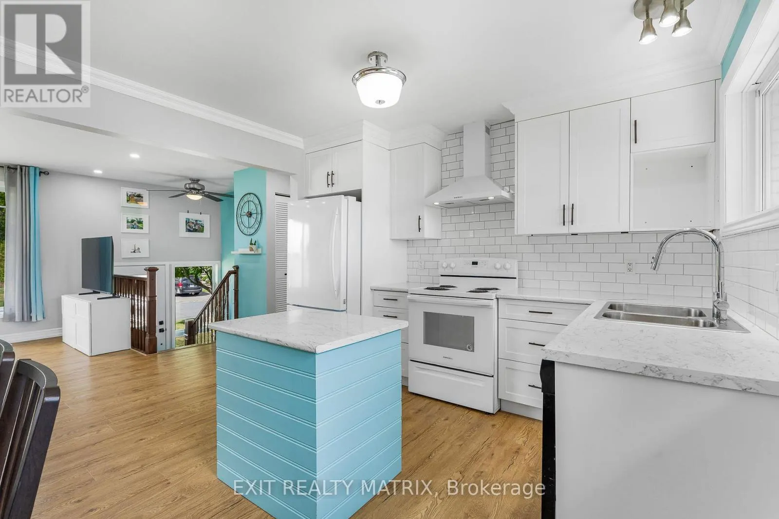 94 PEEL STREET E