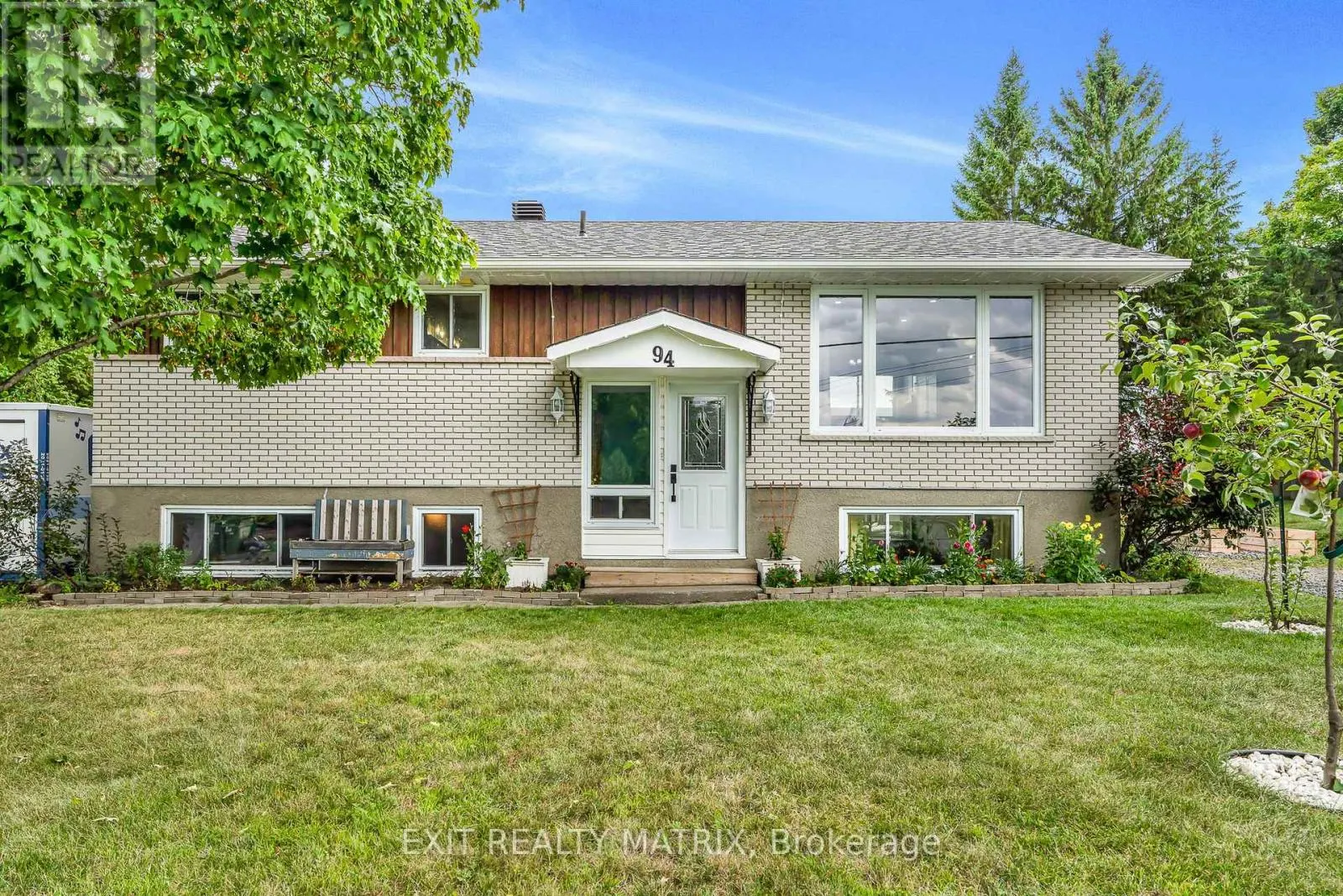 94 PEEL STREET E