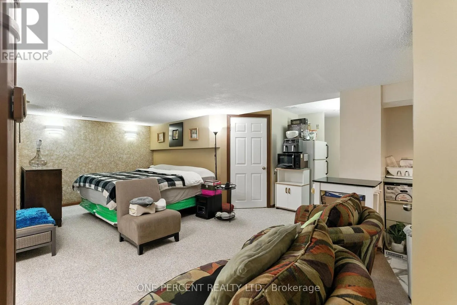 59 WOODFORD WAY