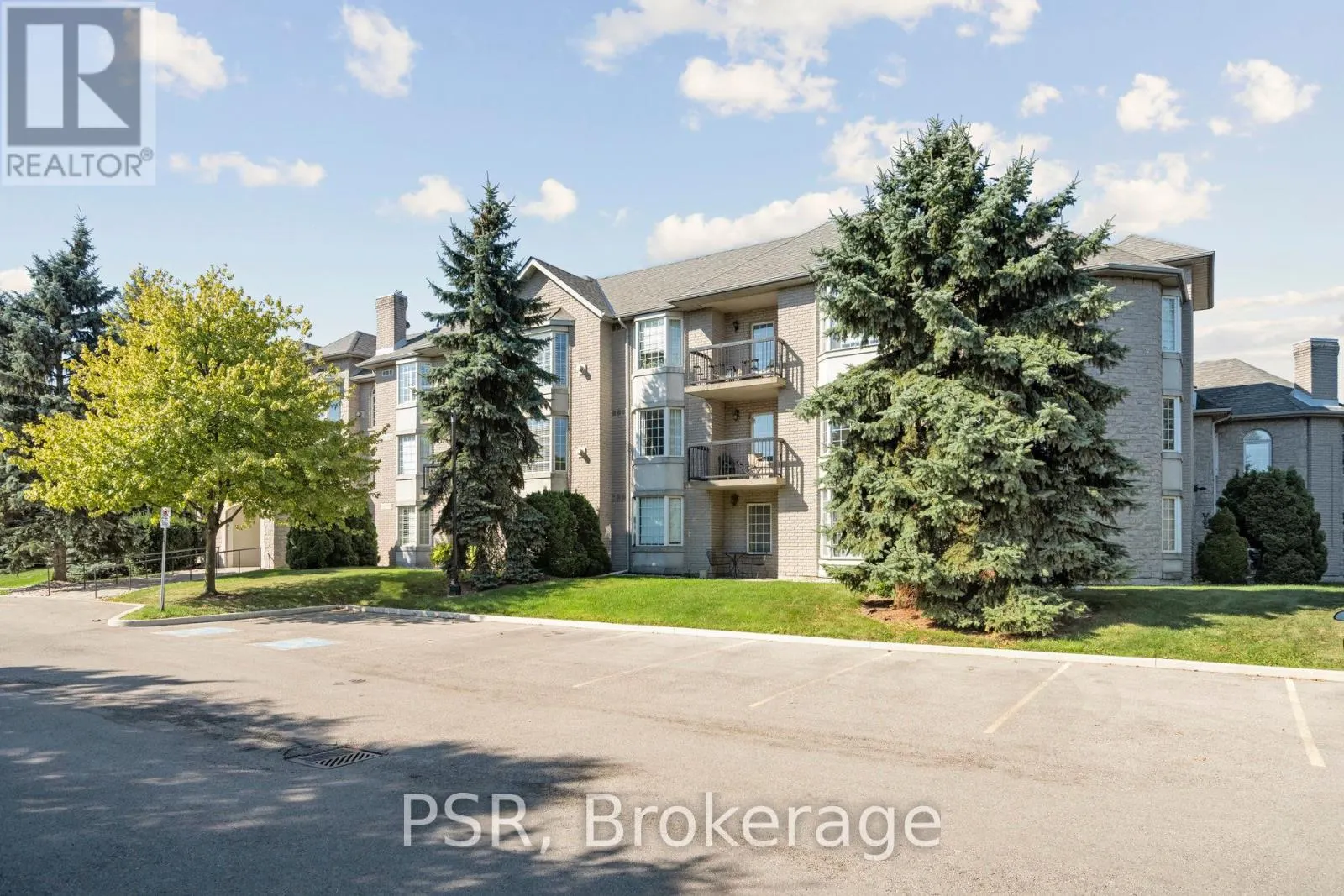 302 - 970 GOLF LINKS ROAD