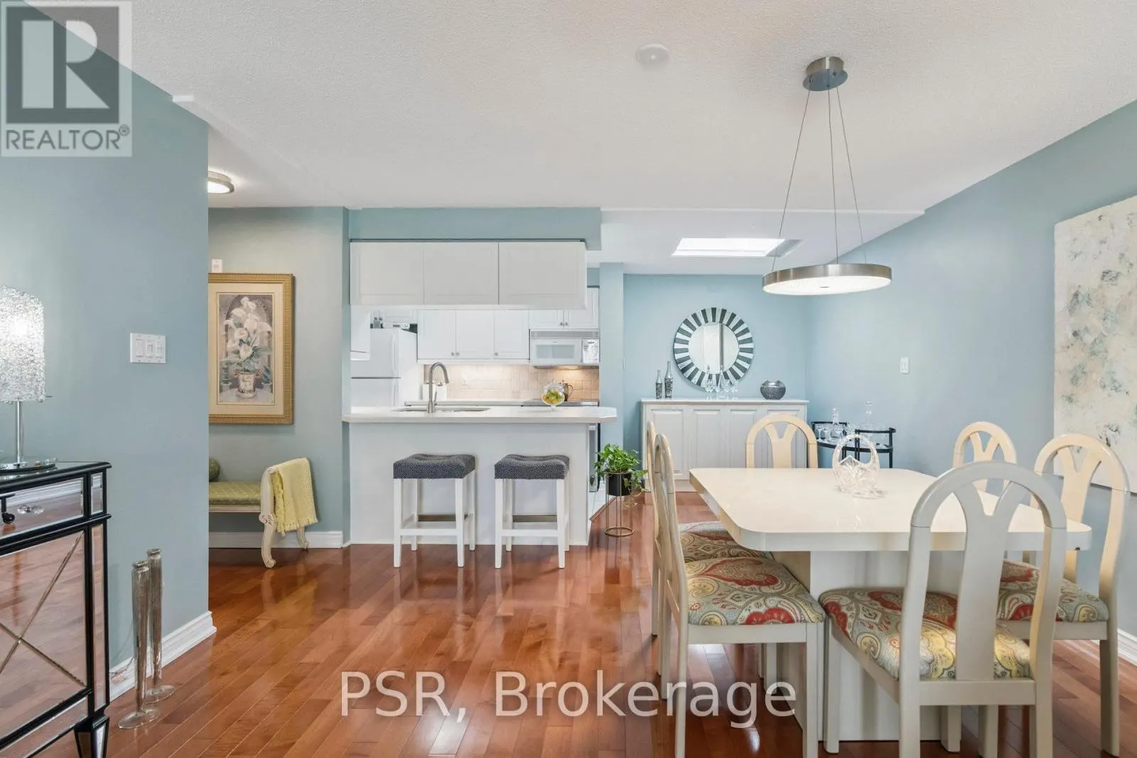 302 - 970 GOLF LINKS ROAD