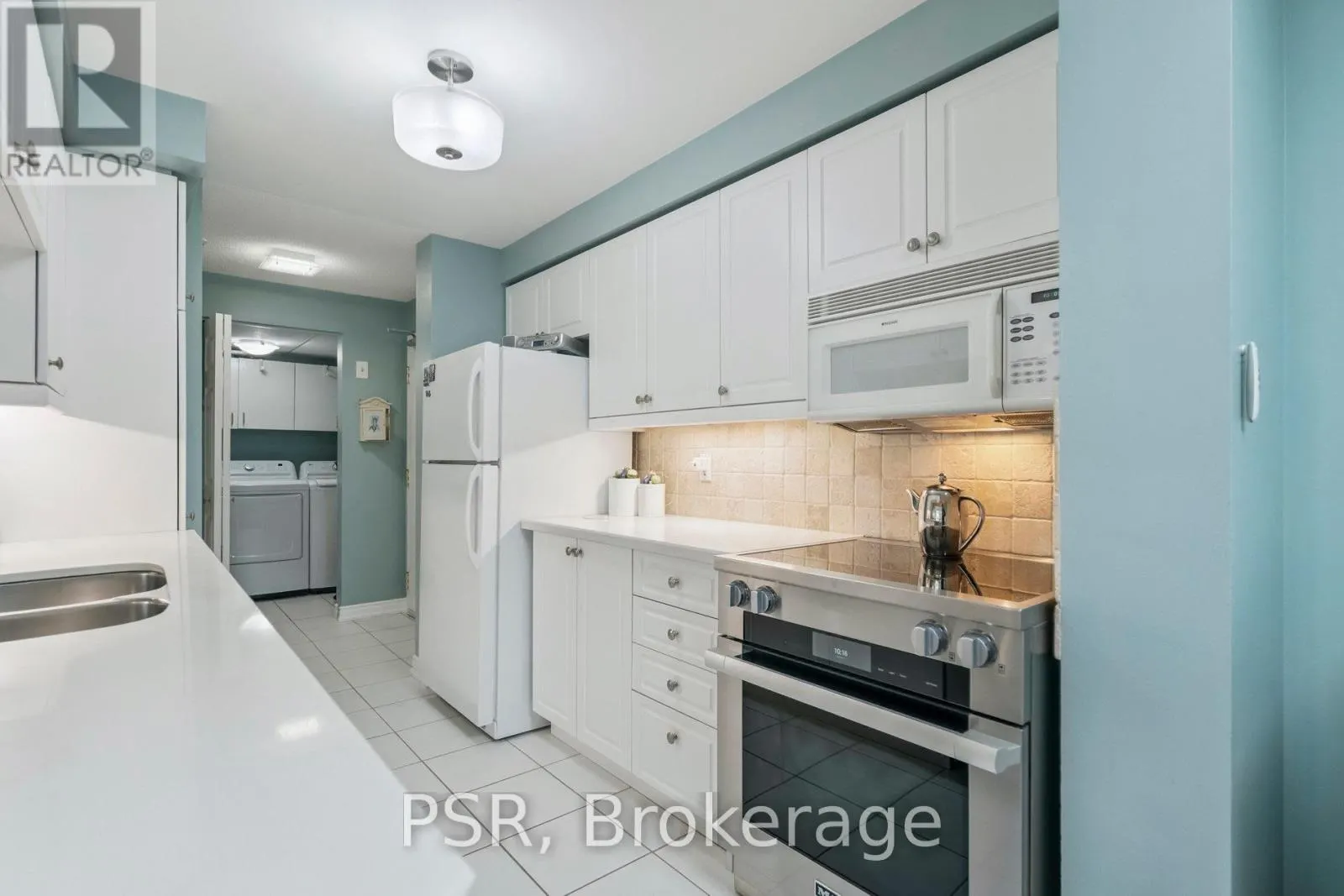 302 - 970 GOLF LINKS ROAD