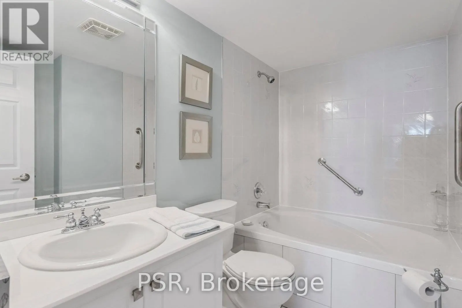 302 - 970 GOLF LINKS ROAD