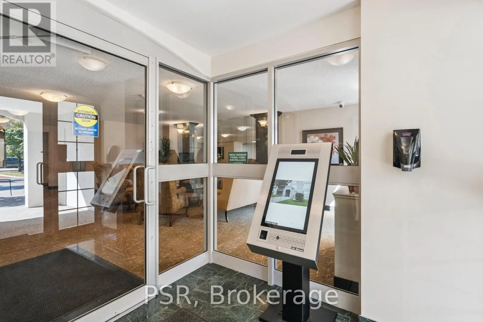 302 - 970 GOLF LINKS ROAD