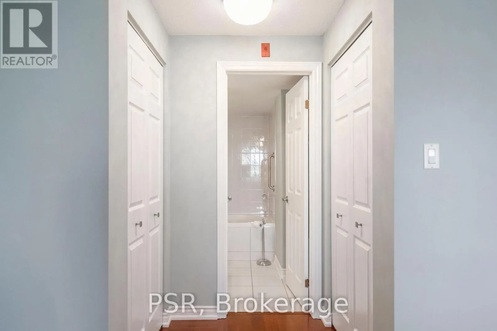 302 - 970 GOLF LINKS ROAD