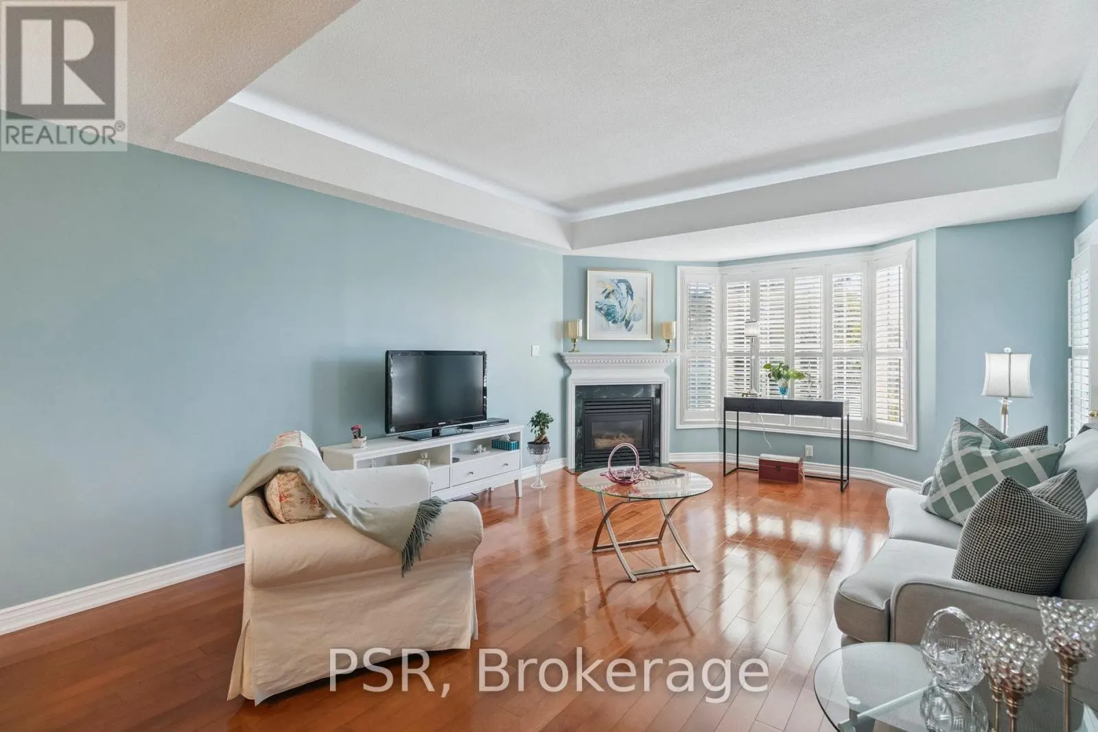 302 - 970 GOLF LINKS ROAD