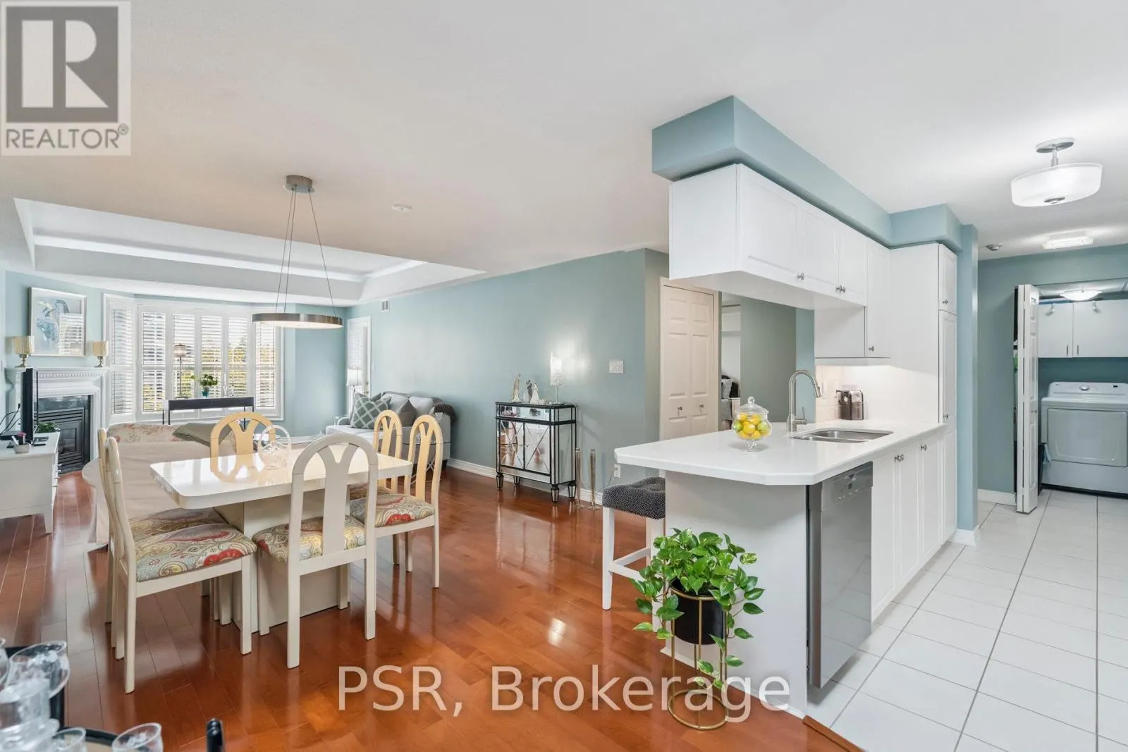 302 - 970 GOLF LINKS ROAD