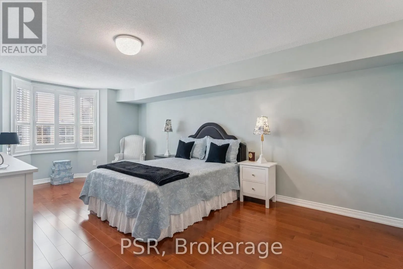 302 - 970 GOLF LINKS ROAD