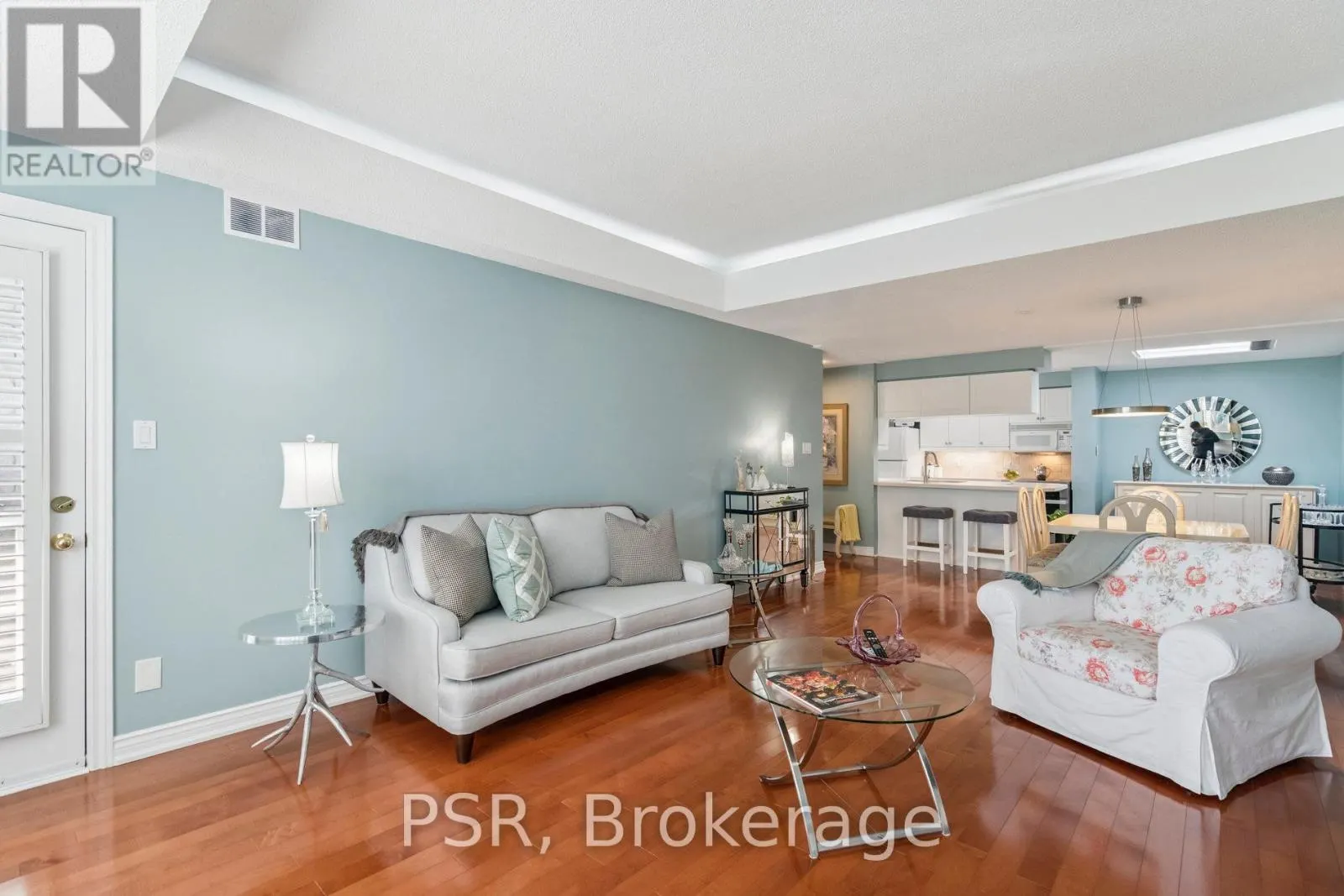 302 - 970 GOLF LINKS ROAD