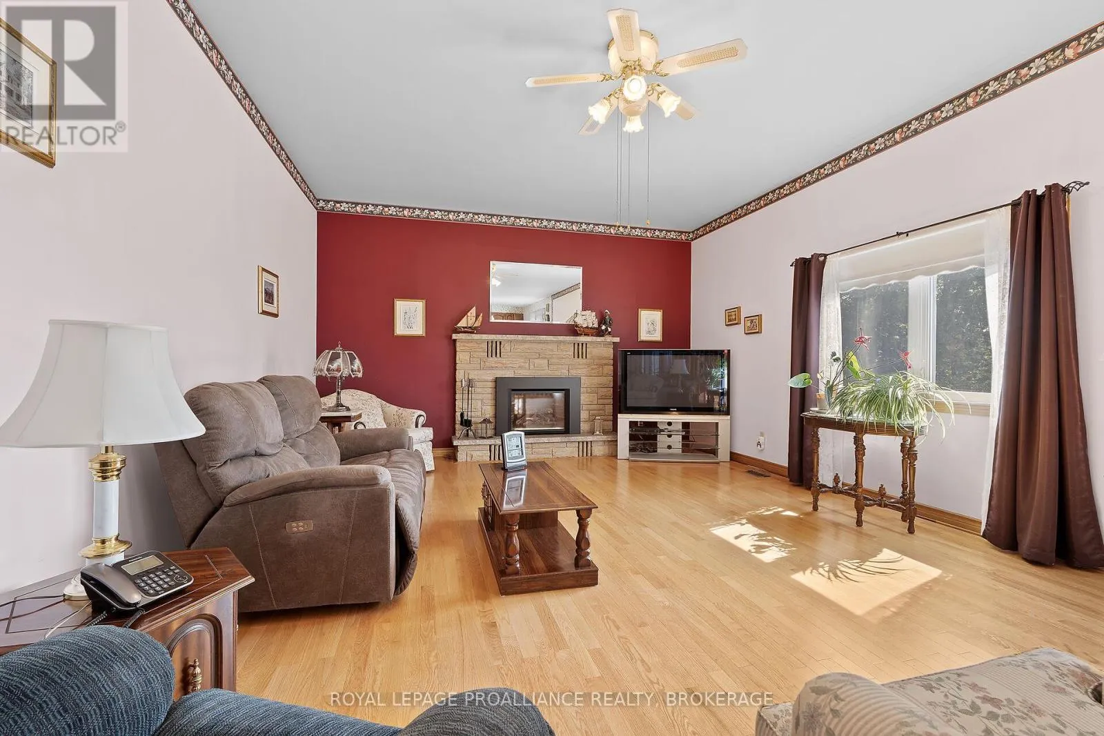 536 BRAESIDE CRESCENT