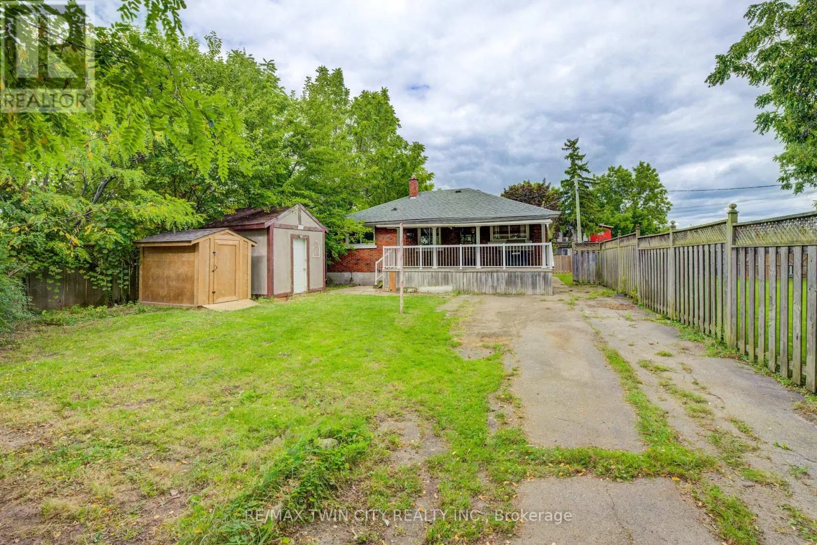 168 DUNDAS STREET N
