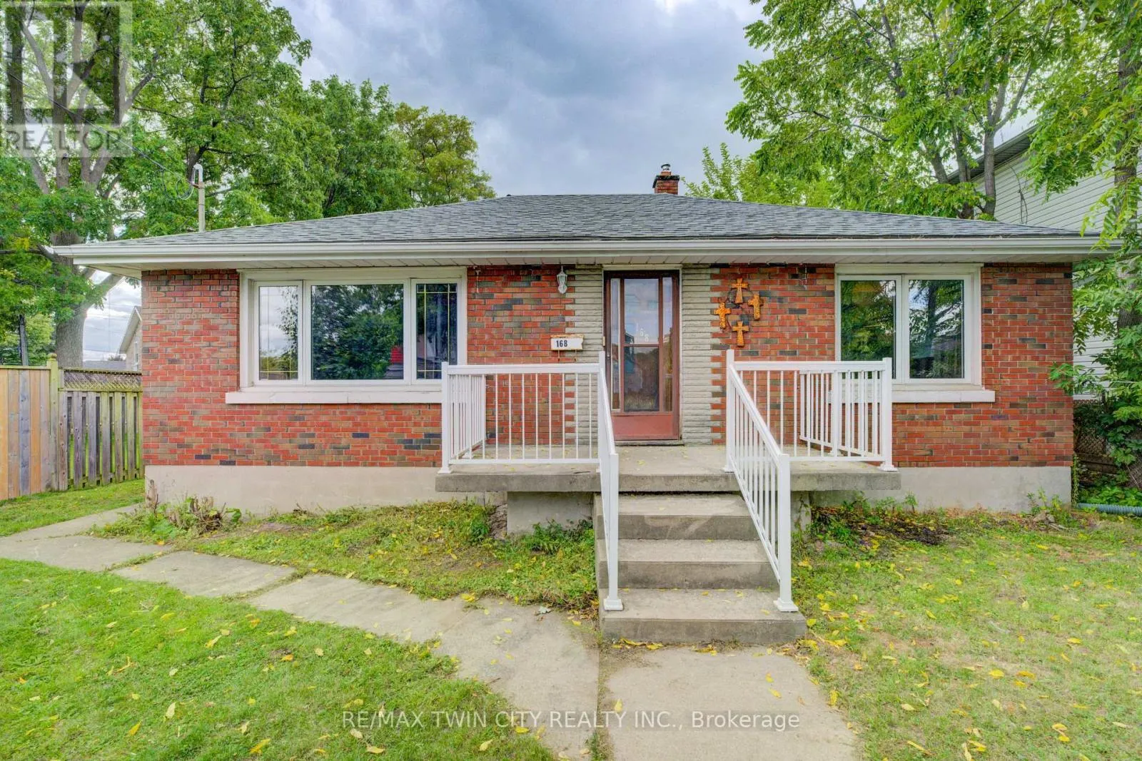 168 DUNDAS STREET N