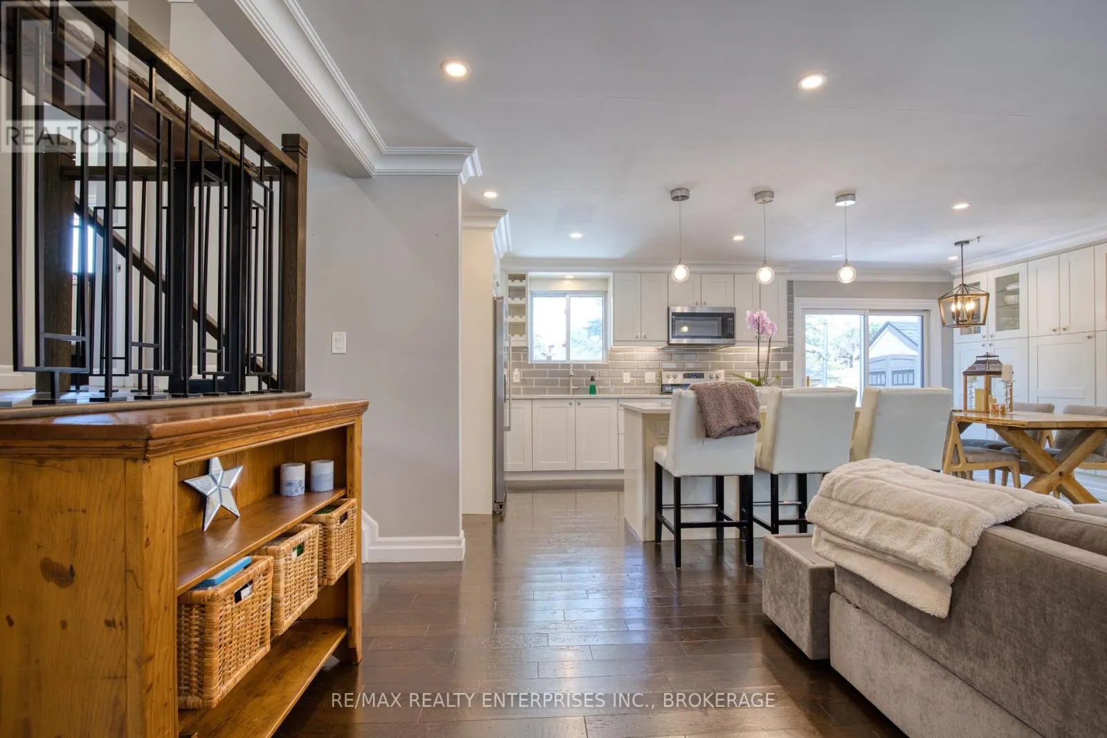 20 KAREN CRESCENT