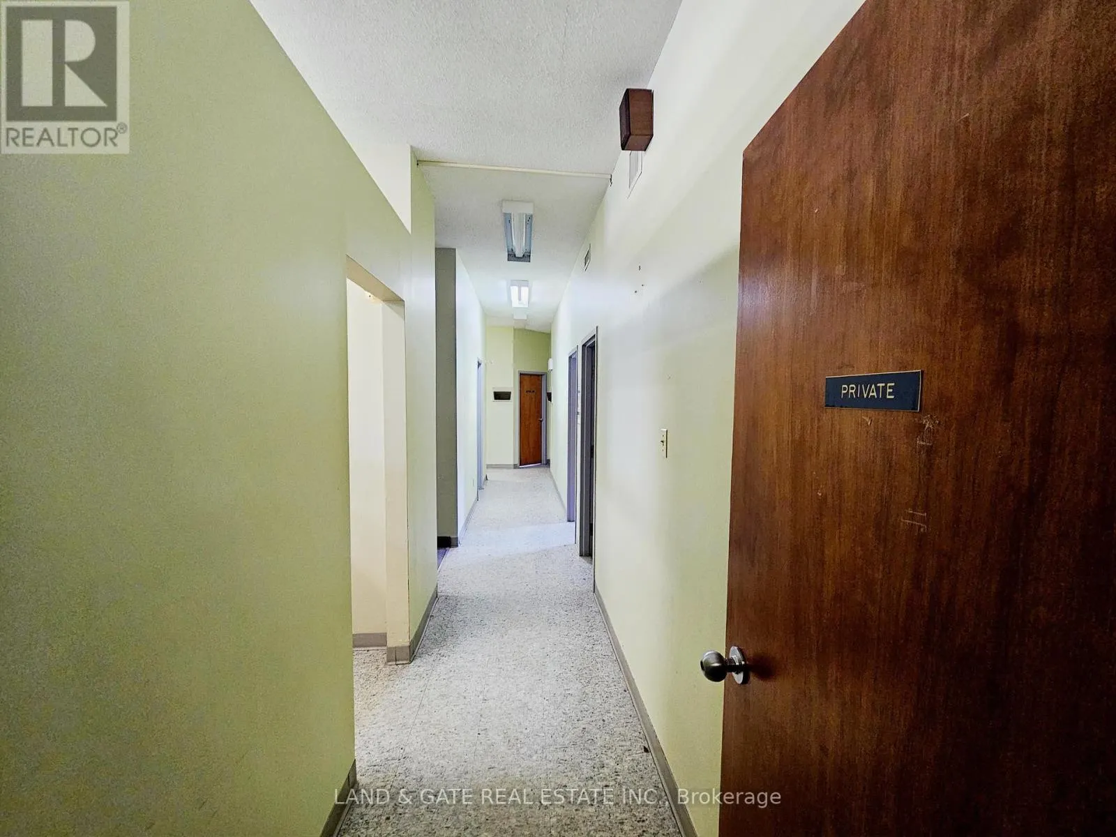 UPPER - 205 FRANCIS STREET E, #Upper