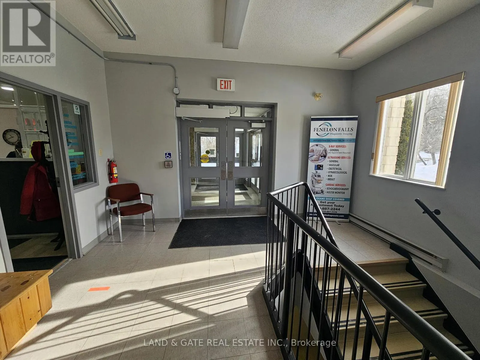 UPPER - 205 FRANCIS STREET E, #Upper