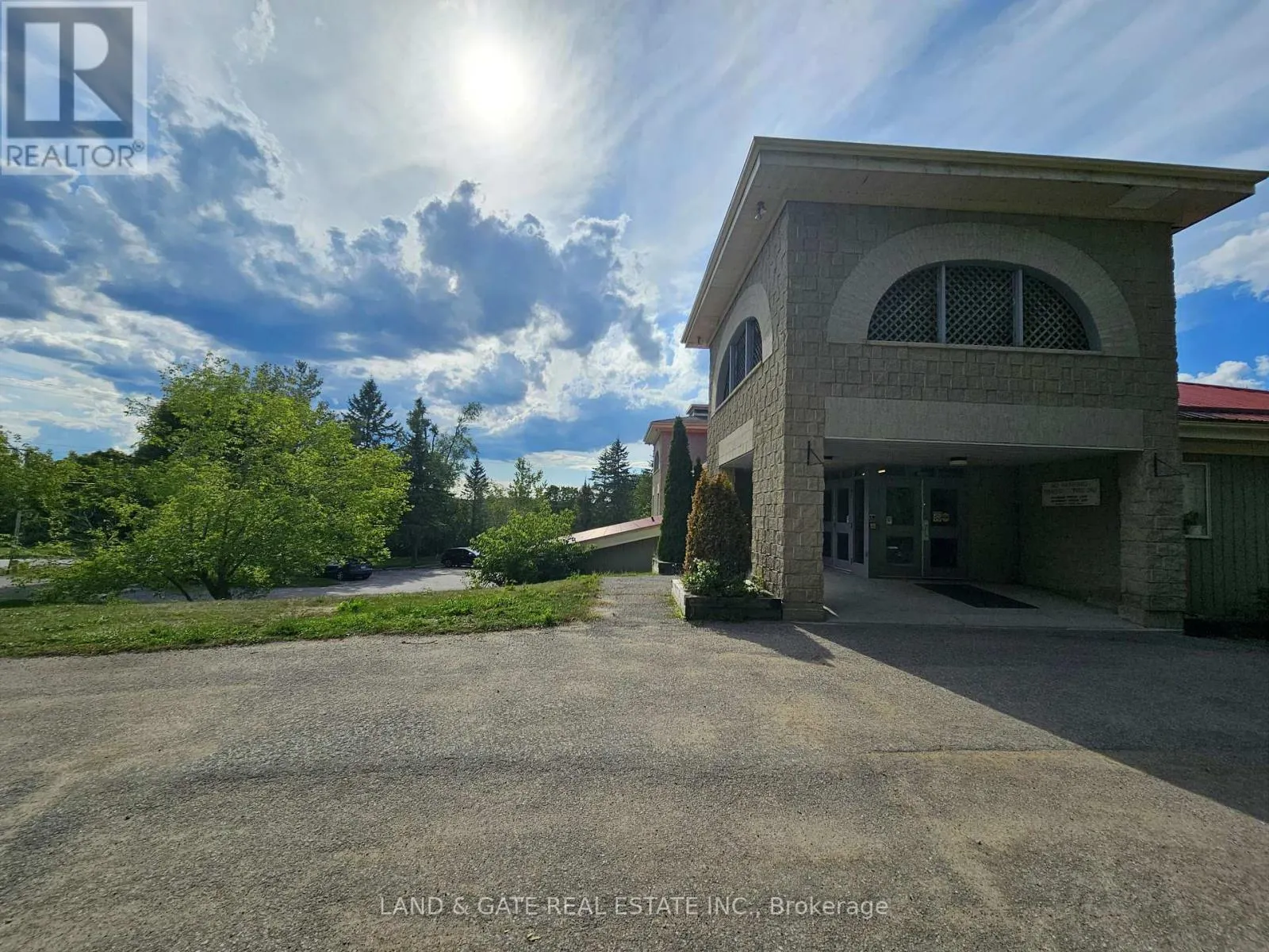 UPPER - 205 FRANCIS STREET E, #Upper