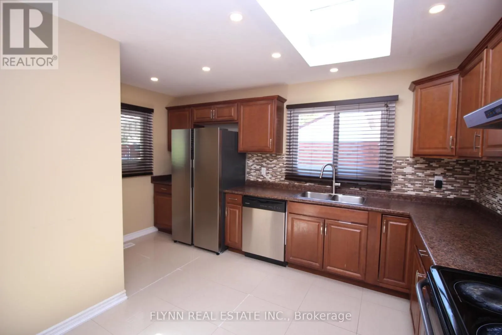 UPPER - 7139 WARDEN AVENUE